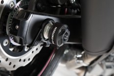 Padací protektory na zadní osu, černý Suzuki GSX-S750 (17-)
