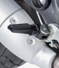 Stupačky bez adaptérů PUIG 7318N SPORT černý s gumou