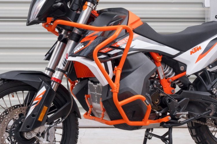 Horní padací rám oranžový. KTM 790 Adventure , KTM 890 Adventure . YAKK