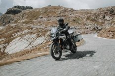 Hliníkový kufr TraX Adventure M 37 L.- černý/ pravý