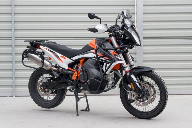 Horní padací rám černý. KTM 790 Adventure , KTM 890 Adventure . YAKK