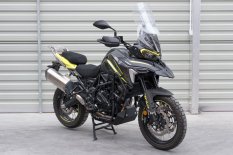 Kryt motoru černý. Benelli TRK 702, 702X (22-24). YAKK