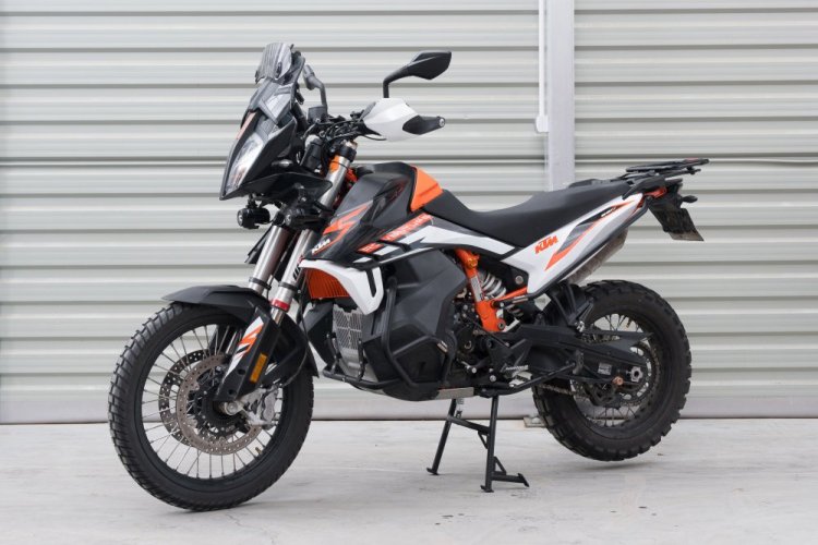 Hlavní stojan. Černý. KTM 790 Adventure R, KTM 890 Adventure R. YAKK