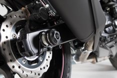 Padací protektory na zadní osu, černý Suzuki GSX-S750 (17-)