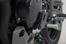 Ochranný kryt motoru Modely Kawasaki Z900 (16-26) - černo-stříbrný